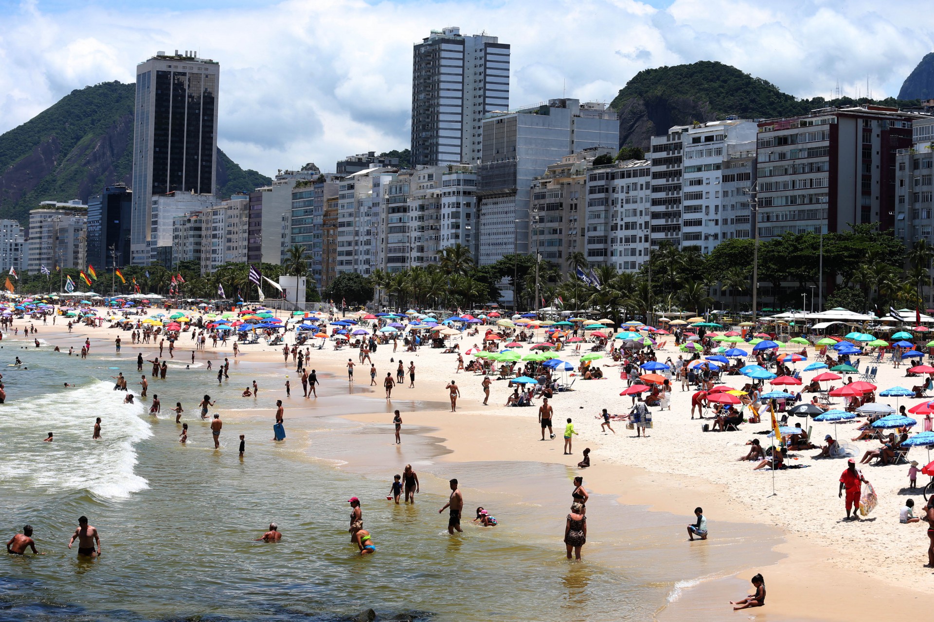 Movimenta&ccedil;&atilde;o na Praia do Leme, nesta sexta-feira - Cleber Mendes/Ag&ecirc;ncia O Dia