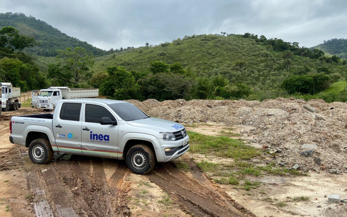 Opera&ccedil;&atilde;o fechou um dep&oacute;sito de res&iacute;duos de constru&ccedil;&atilde;o civil e um sistema de capta&ccedil;&atilde;o de &aacute;gua para abastecimento de caminh&otilde;es-pipas.