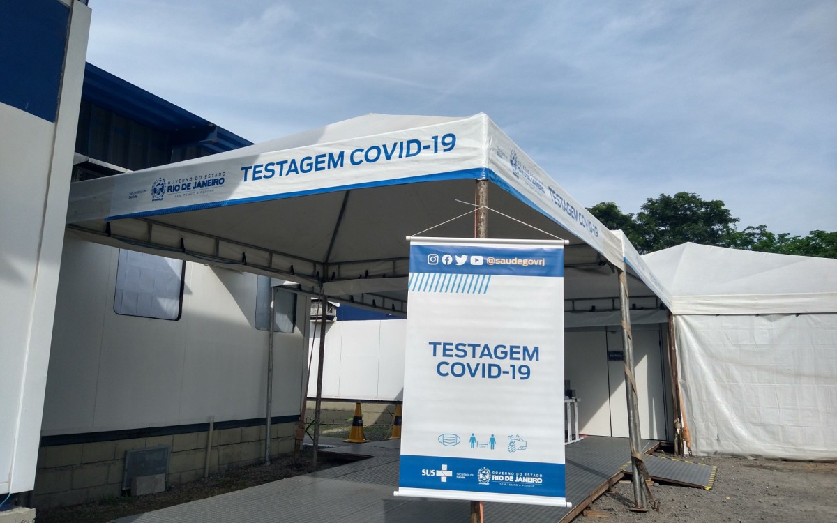 A testagem nos polos, com testes rápidos de antígeno, é direcionada a pessoas com sintomas leves e que tiveram contato próximo com pessoas que testaram positivo entre quatro a cinco dias - Divulgação