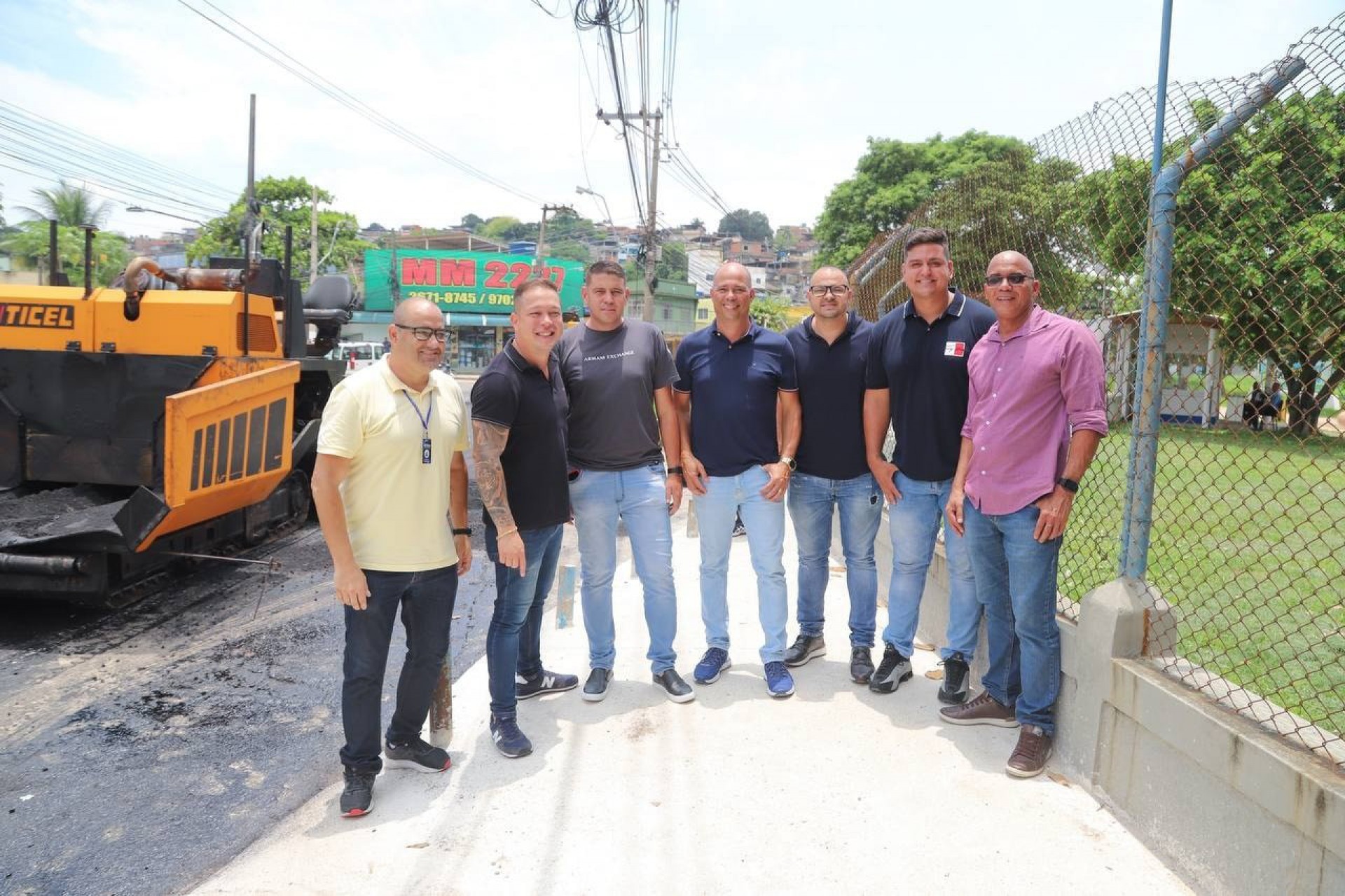  O deputado Valdecy da Sa&uacute;de, o secret&aacute;rio Executivo, M&aacute;rcio Reis e vereadores acompanharam os servi&ccedil;os do programa Asfalto Novo  - Divulga&ccedil;&atilde;o