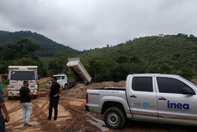 Inea combate explora&ccedil;&atilde;o ilegal de &aacute;gua e dep&oacute;sito irregular de entulhos em Saquarema - DIVULGA&Ccedil;&Atilde;O