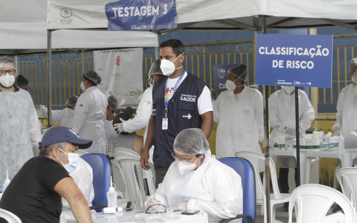 Post16/01/2022 - RIO - COVID -19 - Posto de Testagem no GREIP da Penha, neste domingo(16). Foto: Marcos Porto/Agência O Dia