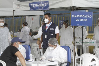 Número de testes positivos para covid-19 cai de 43% para 24,5% em duas semanas no Rio