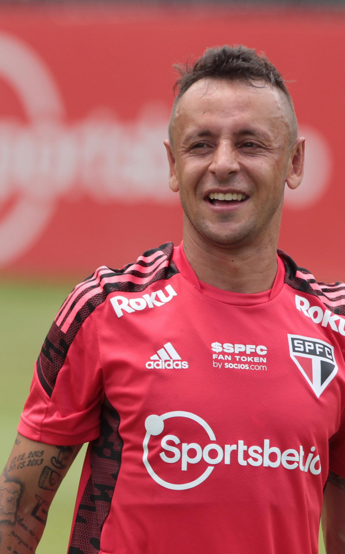 Rafinha &eacute; apresentado pelo S&atilde;o Paulo