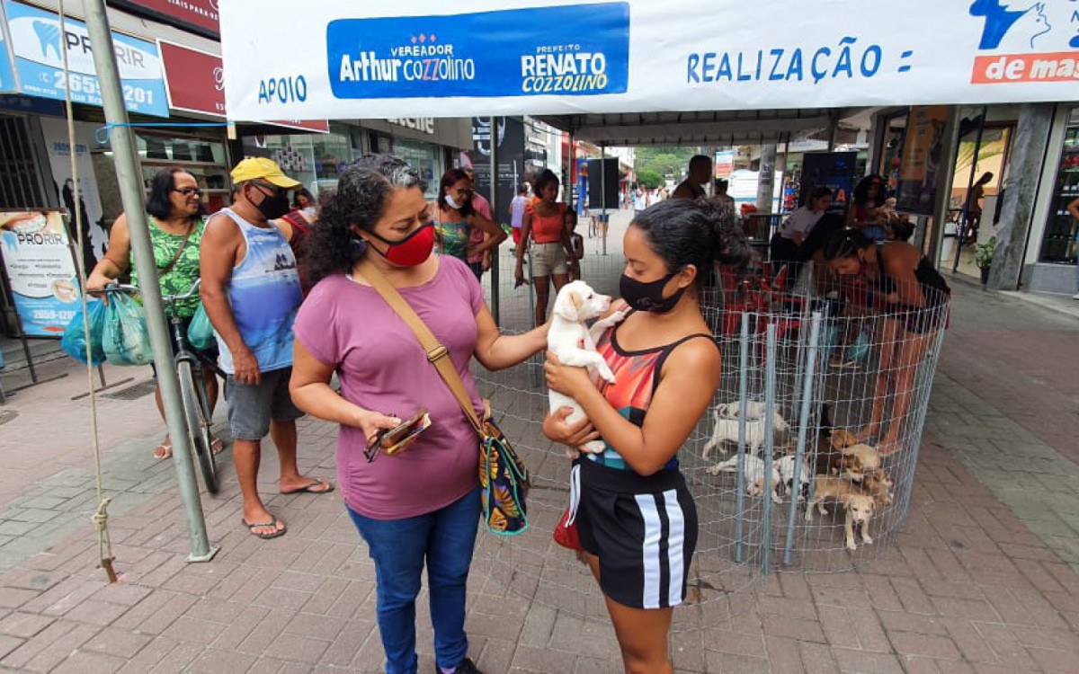 Feira de Ado&ccedil;&atilde;o Respons&aacute;vel de Mag&eacute;.