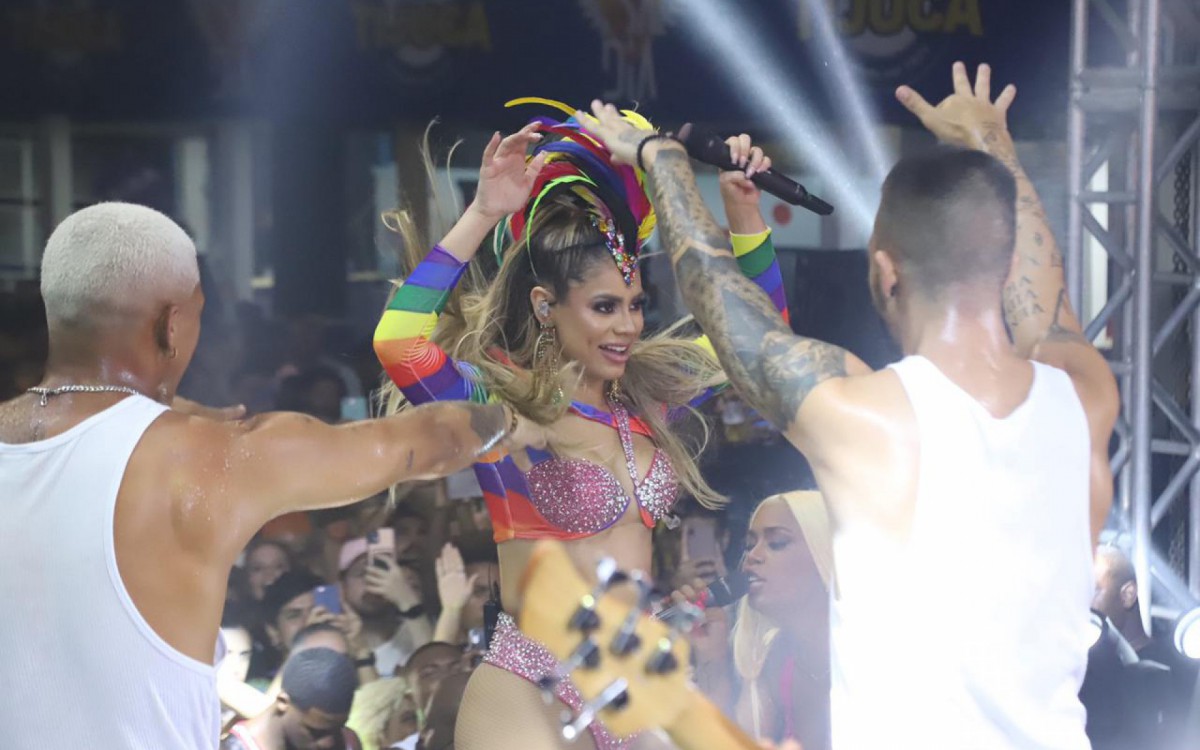 Lexa se apresenta no bloco 'Sai, H&eacute;tero', na quadra da Unidos da Tijuca, na Zona Norte do Rio