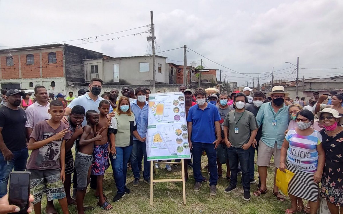 Pra&ccedil;a do Bino, Santa Cruz.
