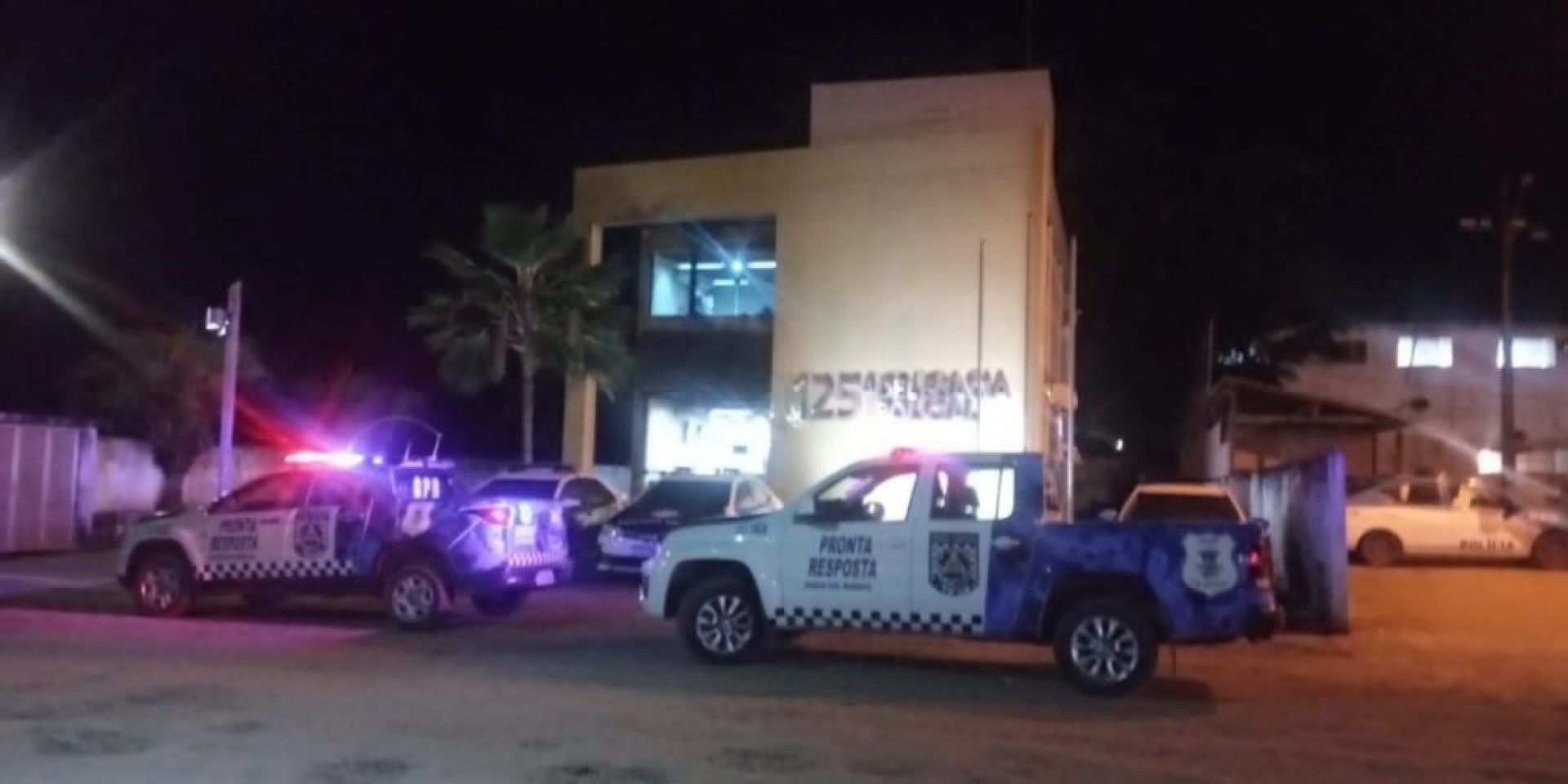 Após os crimes, os suspeitos o abandonaram atrás do circo instalado no bairro Nova São Pedro, fugindo com o carro - Sabrina Sá (RC24h)