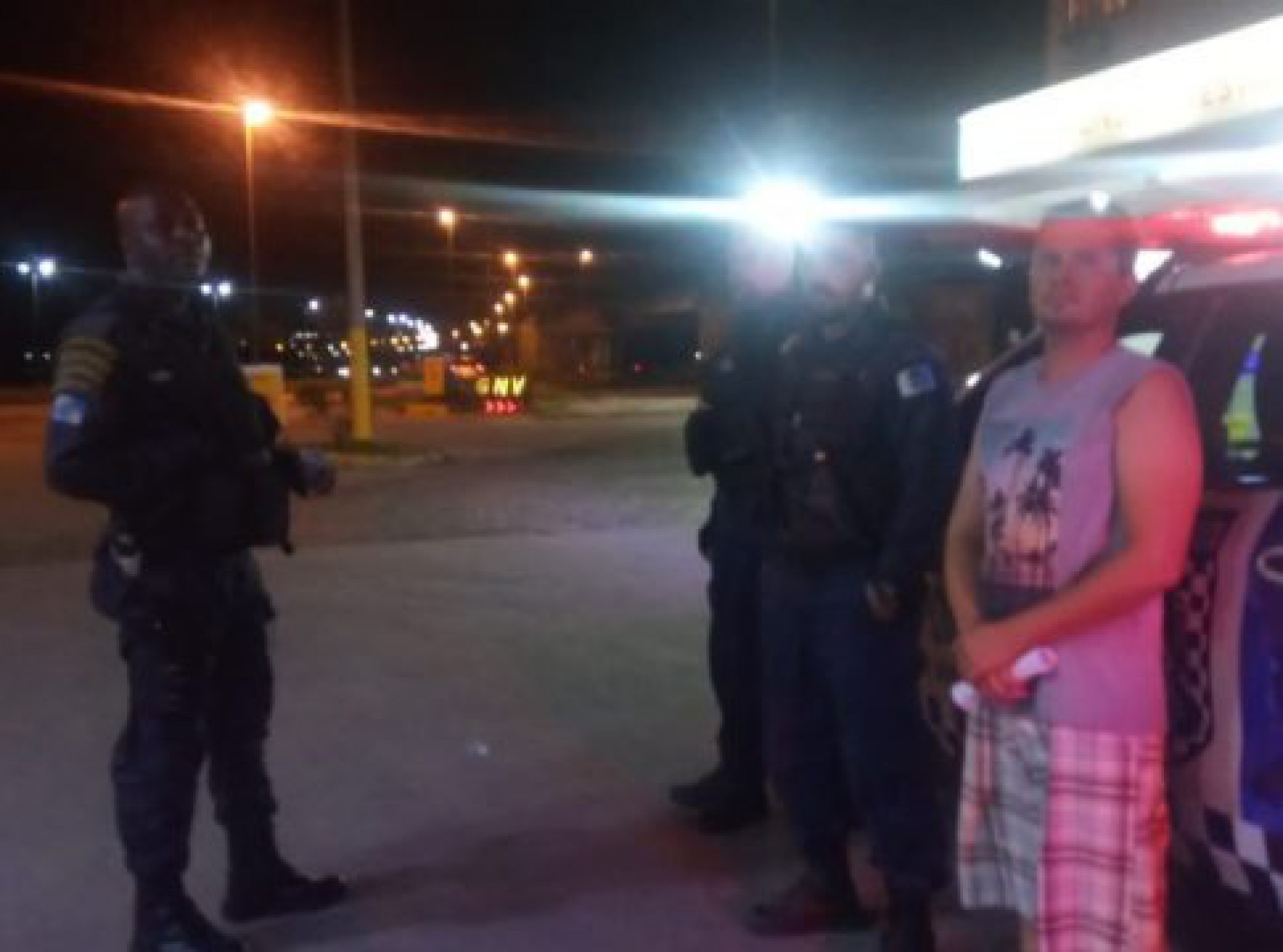 Após os crimes, os suspeitos o abandonaram atrás do circo instalado no bairro Nova São Pedro, fugindo com o carro - Sabrina Sá (RC24h)