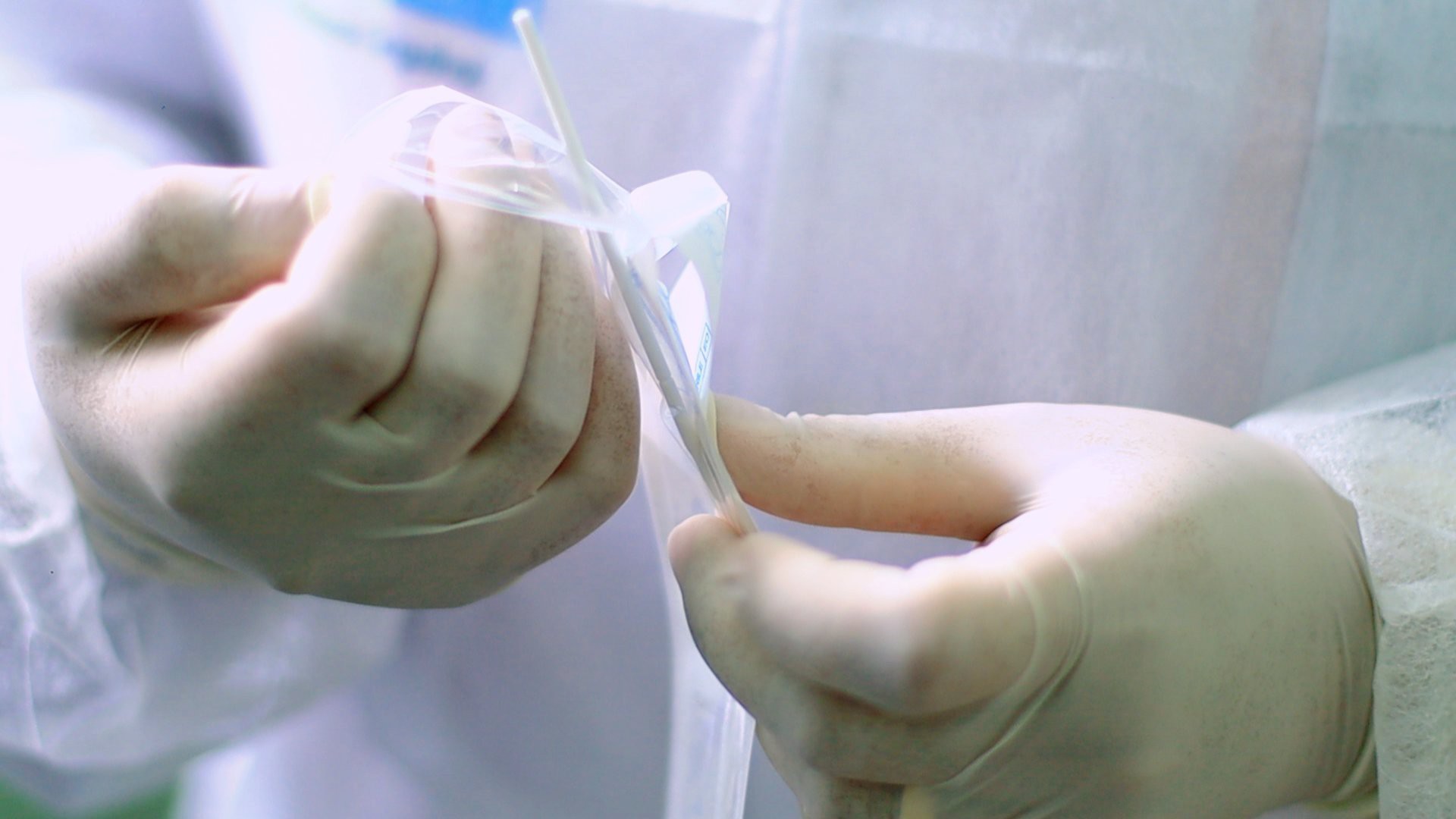 Desde a semana passada, a Secretaria de Sa&uacute;de iniciou a testagem r&aacute;pida com cotonete (ant&iacute;geno por swab), cujo resultado sai ap&oacute;s 20 minutos - Leandra Marc&ocirc;/ Divulga&ccedil;&atilde;o PMN