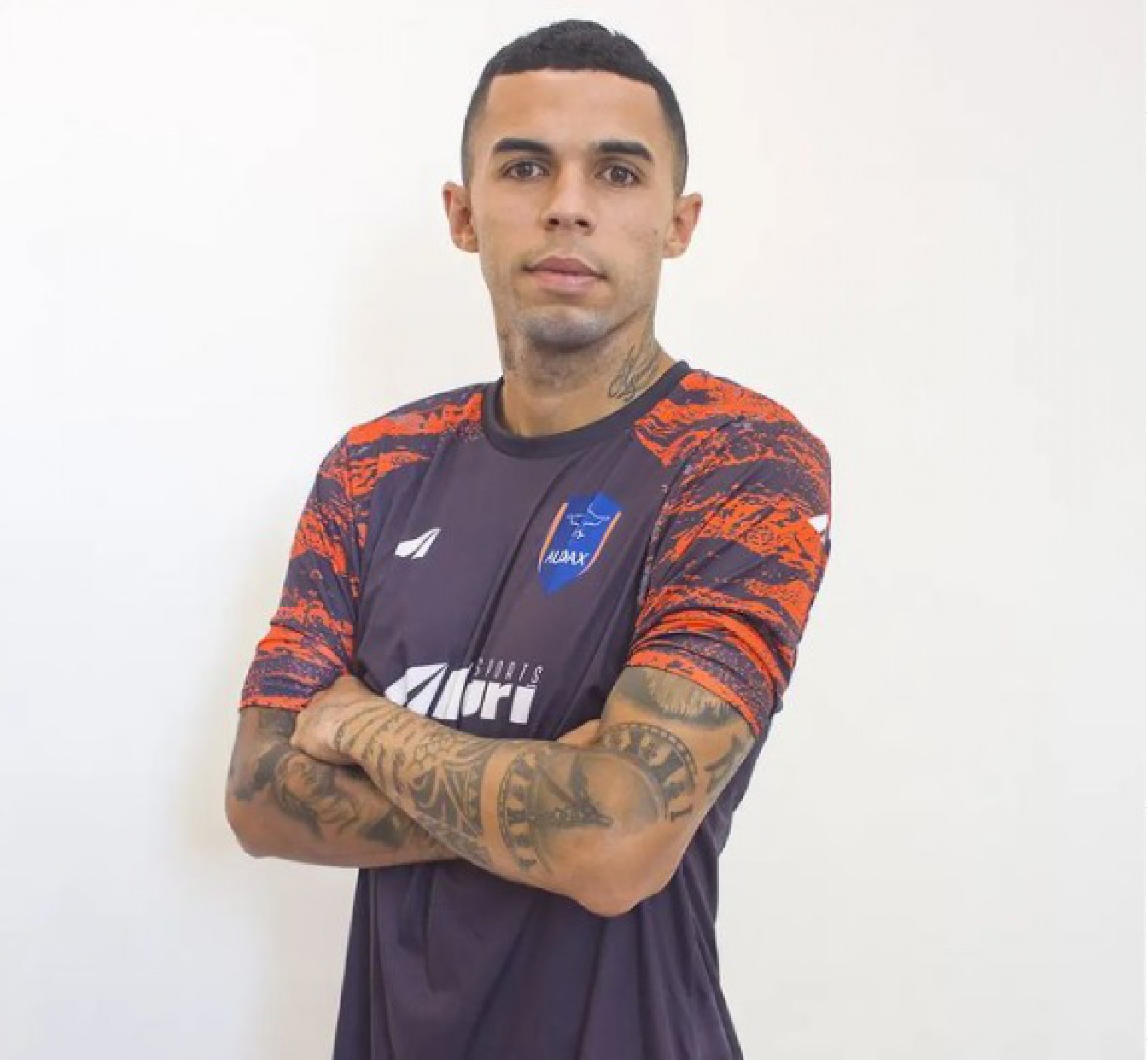 O volante Fernando Medeiros, revelado pelo Santos e com passagens pelo futebol portugu&ecirc;s, &eacute; outro refor&ccedil;o para a temporada  - Foto: Divulga&ccedil;&atilde;o