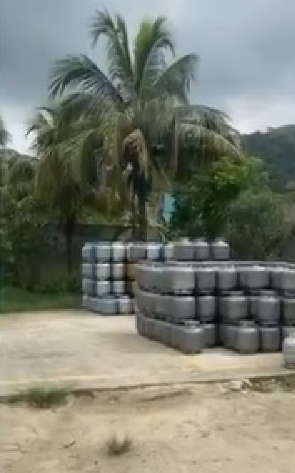 Dep&oacute;sito interditado em a&ccedil;&atilde;o da PM contra a mil&iacute;cia