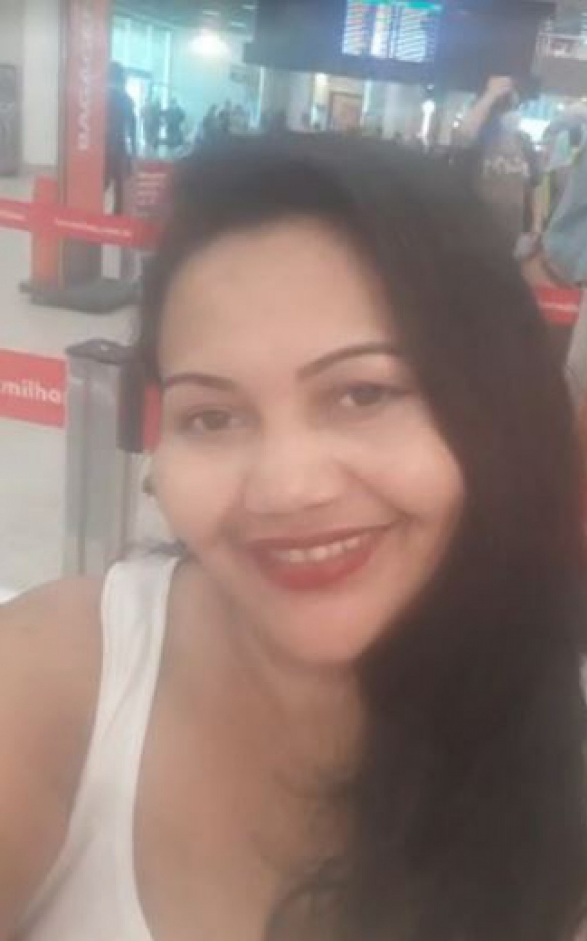Ivone dos Santos Lima foi assassinada na frente dos filhos. 