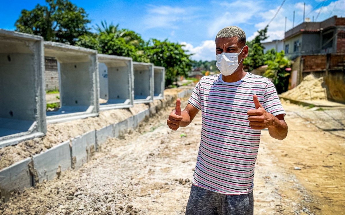Alexandro de Oliveira contou que o bairro sofria com problemas de saneamento b&aacute;sico