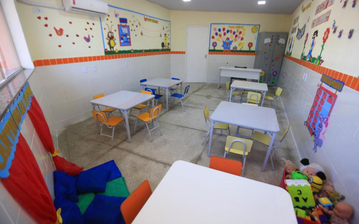 A creche Alvaro Cardoso tem seis salas, ber&ccedil;&aacute;rio, frald&aacute;rio, banheiros, refeit&oacute;rio e uma &aacute;rea para as brincadeiras das crian&ccedil;as