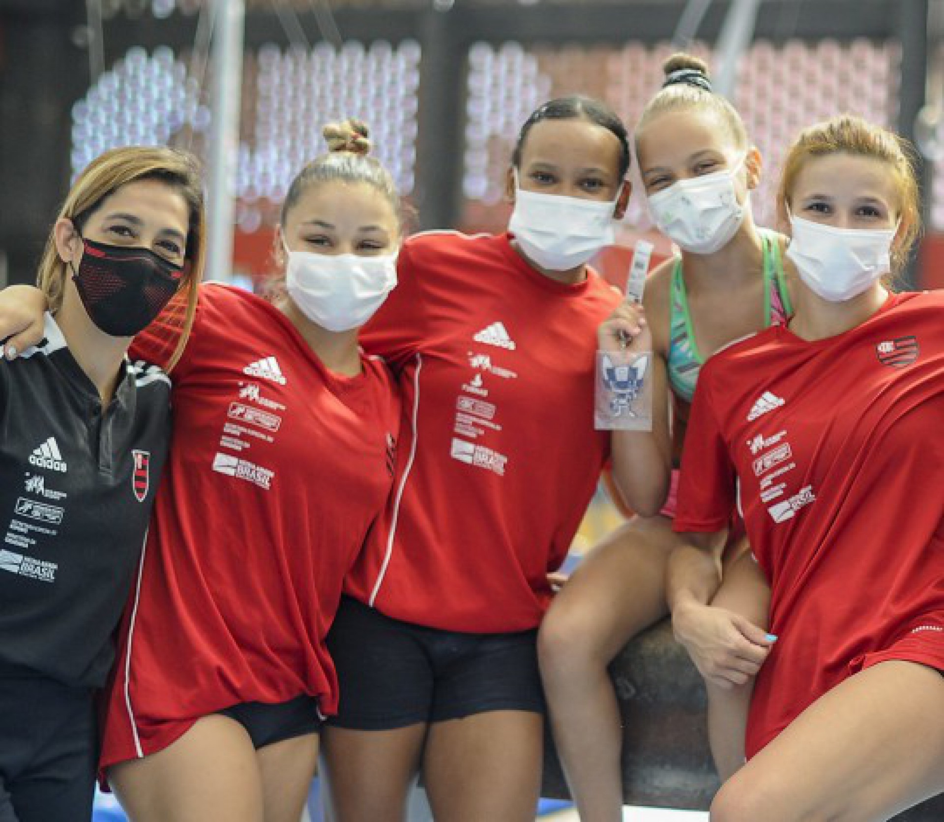 Ana Luísa (de verde), ao lado de Rebeca Andrade, Flavia Saraiva e Jade Barbosa - Reprodução/C.R. Flamengo