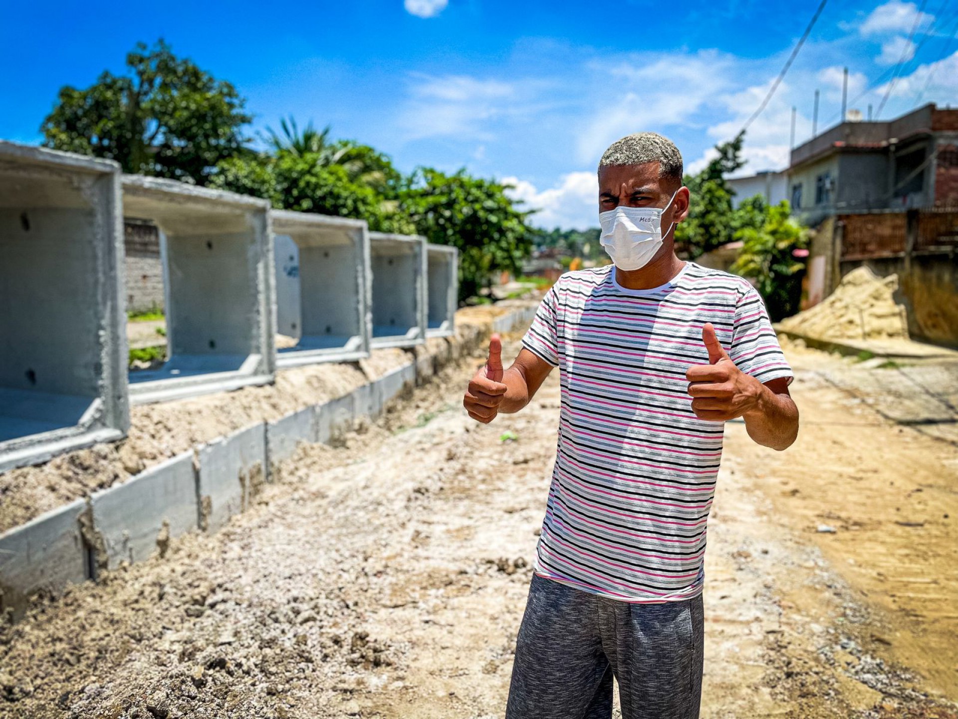 Alexandro de Oliveira contou que o bairro sofria com problemas de saneamento b&aacute;sico - Matheus Breda/PMBR