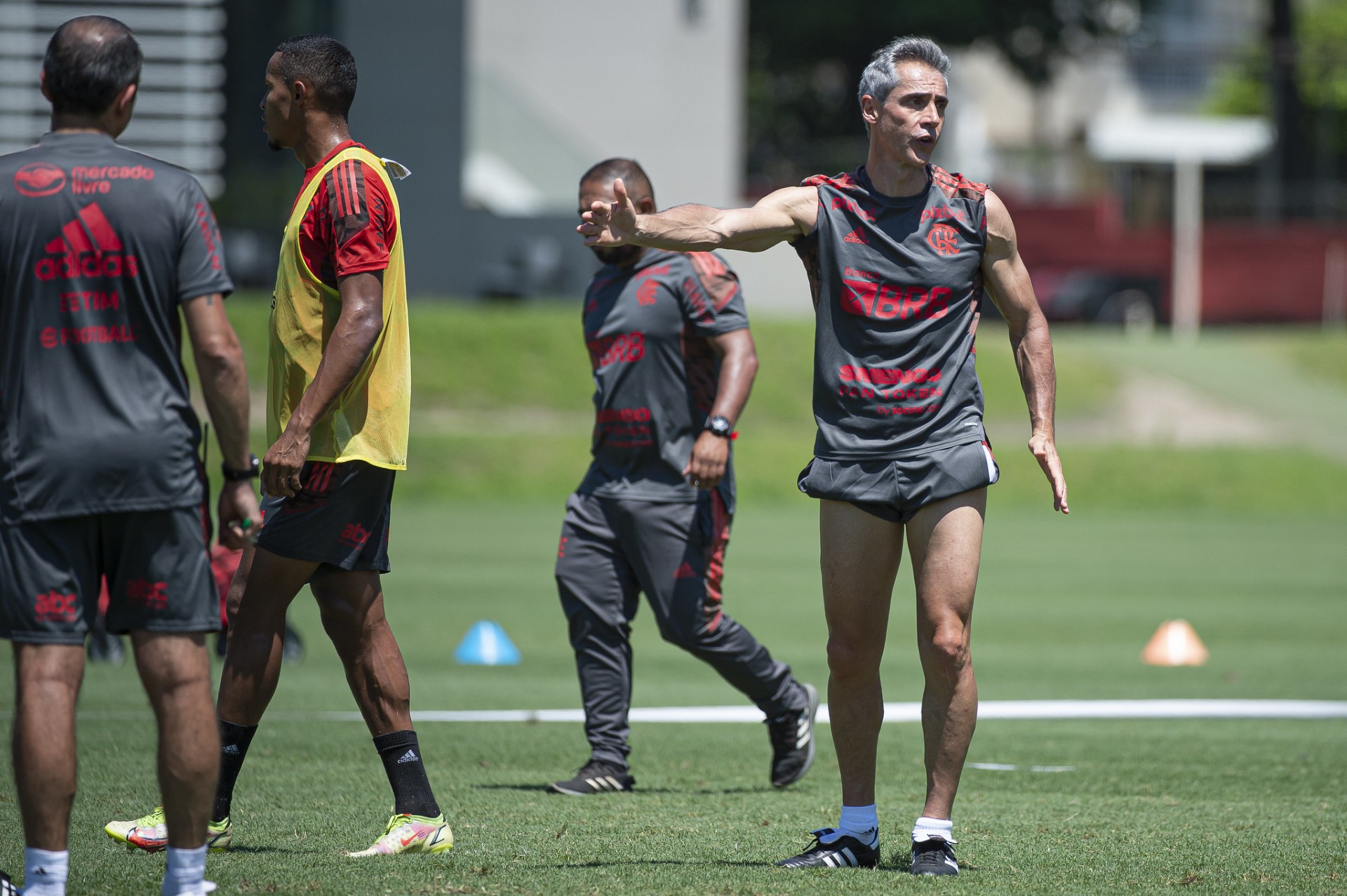 Arrascaeta rasga elogios a Paulo Sousa, técnico do Flamengo: ‘Muito respeitado por todos os jogadores’