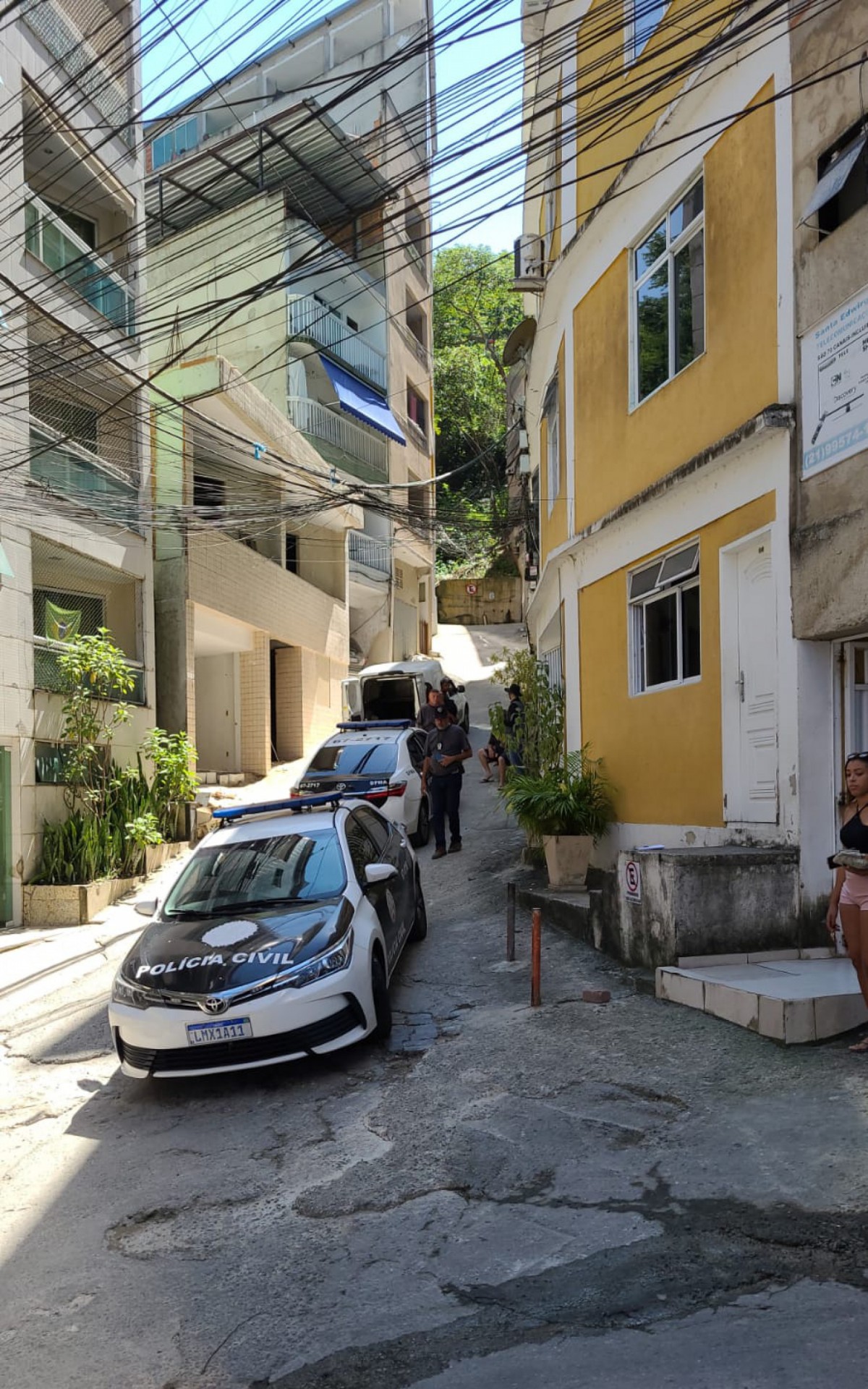 Pol&iacute;cias Civil e Militar realizam opera&ccedil;&atilde;o na Muzema para ocupa&ccedil;&atilde;o de programa do Governo do Estado, Cidade Integrada