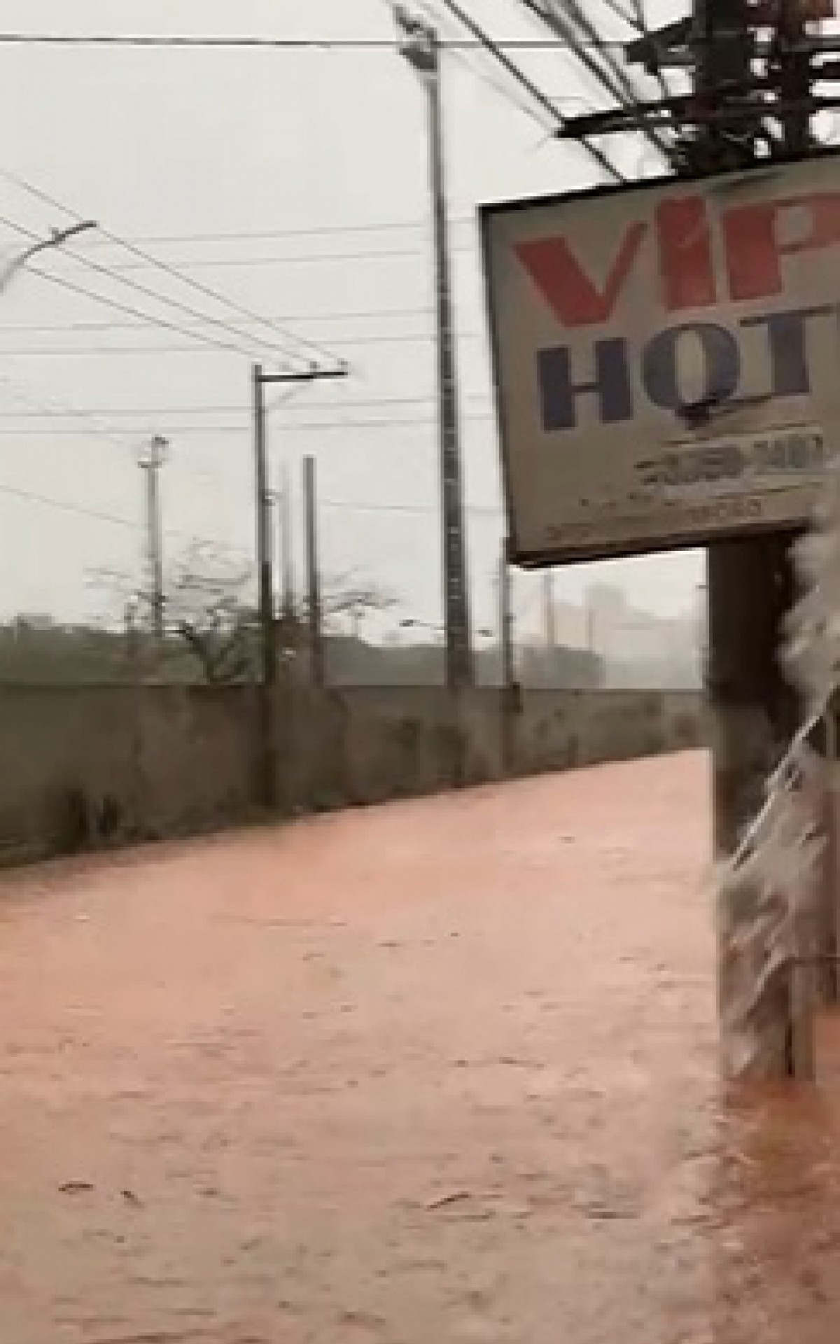 Avenida Getúlio Vargas totalmente alagada  - Reprodução/ Redes Sociais