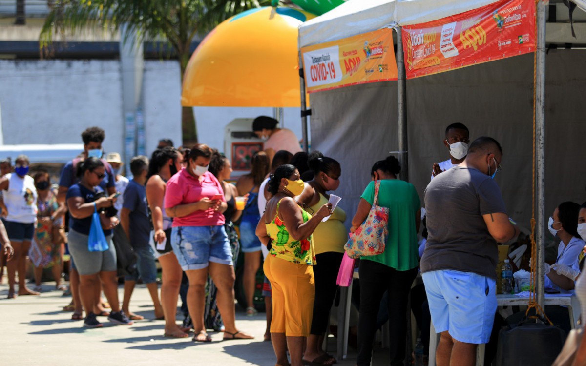 A Praça Eliaquim Batista ganhou um polo de testagem e vacinação