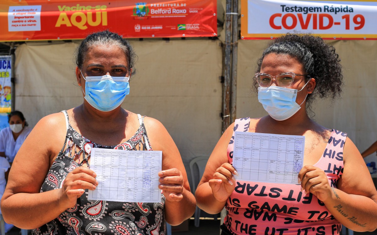 Alessandra Ferraro e a filha Miriam Ferraro aproveitaram e fizeram o teste em São Vicente