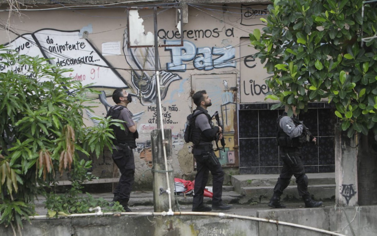 Polícias Civil e Militar realizam operação no Jacarezinho - Marcos Porto