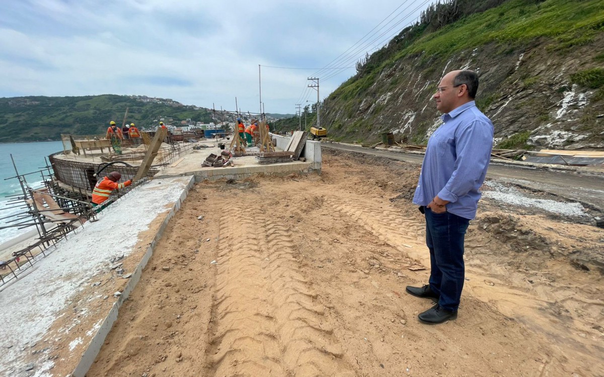 Prefeito Marcelo magno vistoriando as obras do mirante da Prainha. Inauguração ainda sem nova data