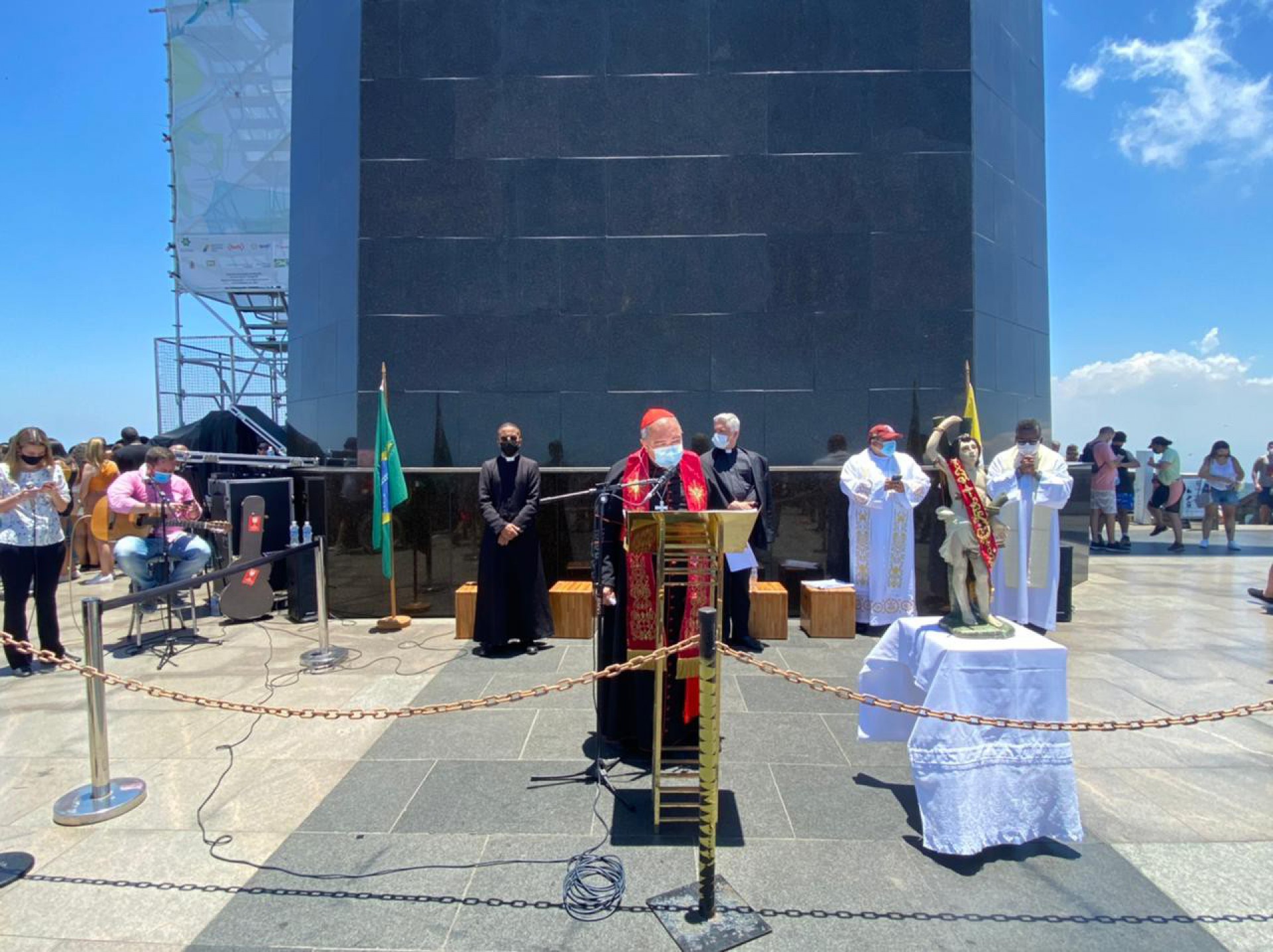 Arcebispo do Rio presidiu Ora&ccedil;&atilde;o do &Acirc;ngelus no Cristo Redentor - Santu&aacute;rio Cristo Redentor 