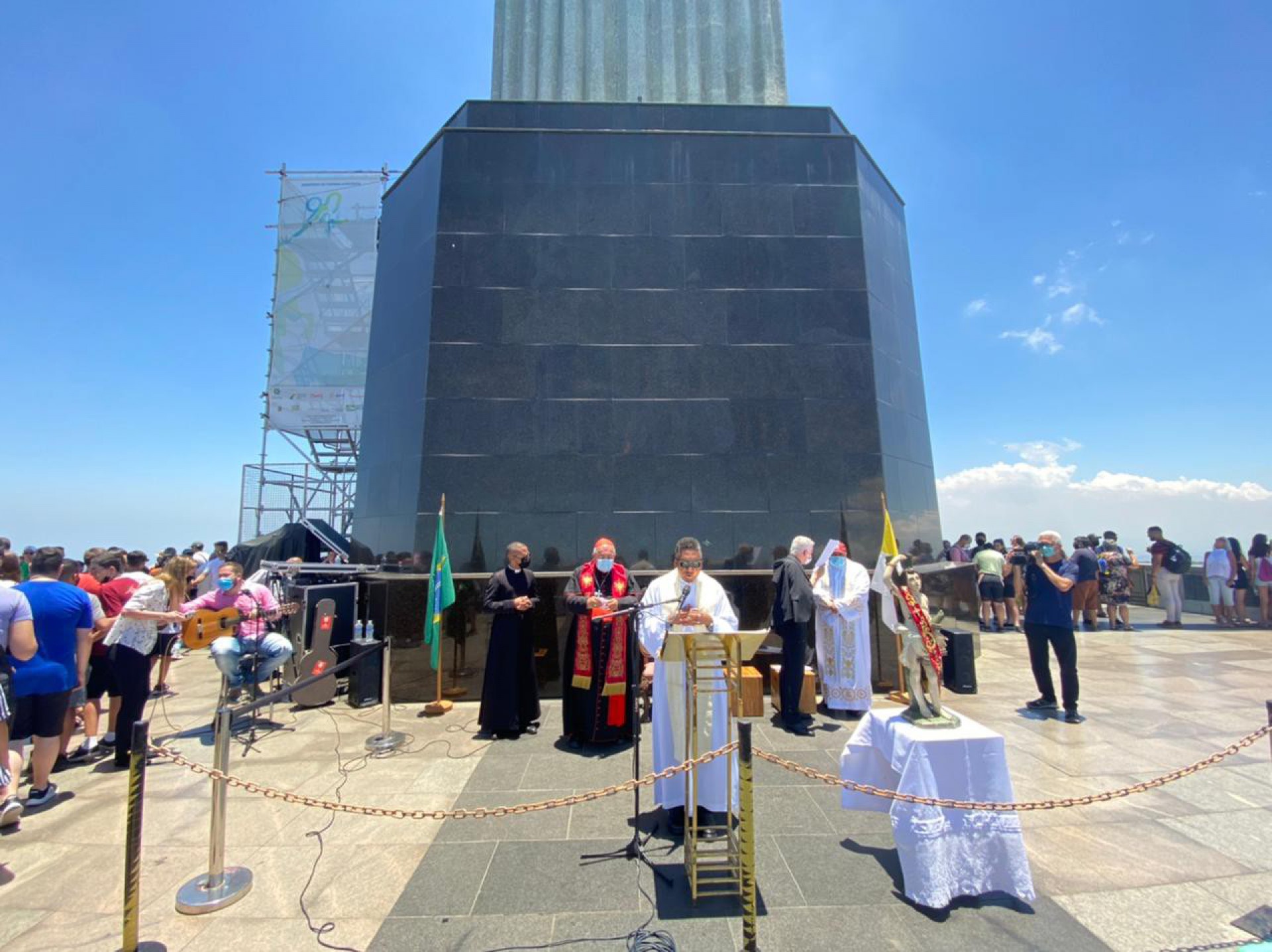 Par&oacute;quia de S&atilde;o Sebasti&atilde;o em Bento Ribeiro tamb&eacute;m ter&aacute; missas ao longo de toda a quinta-feira - Santu&aacute;rio Cristo Redentor 
