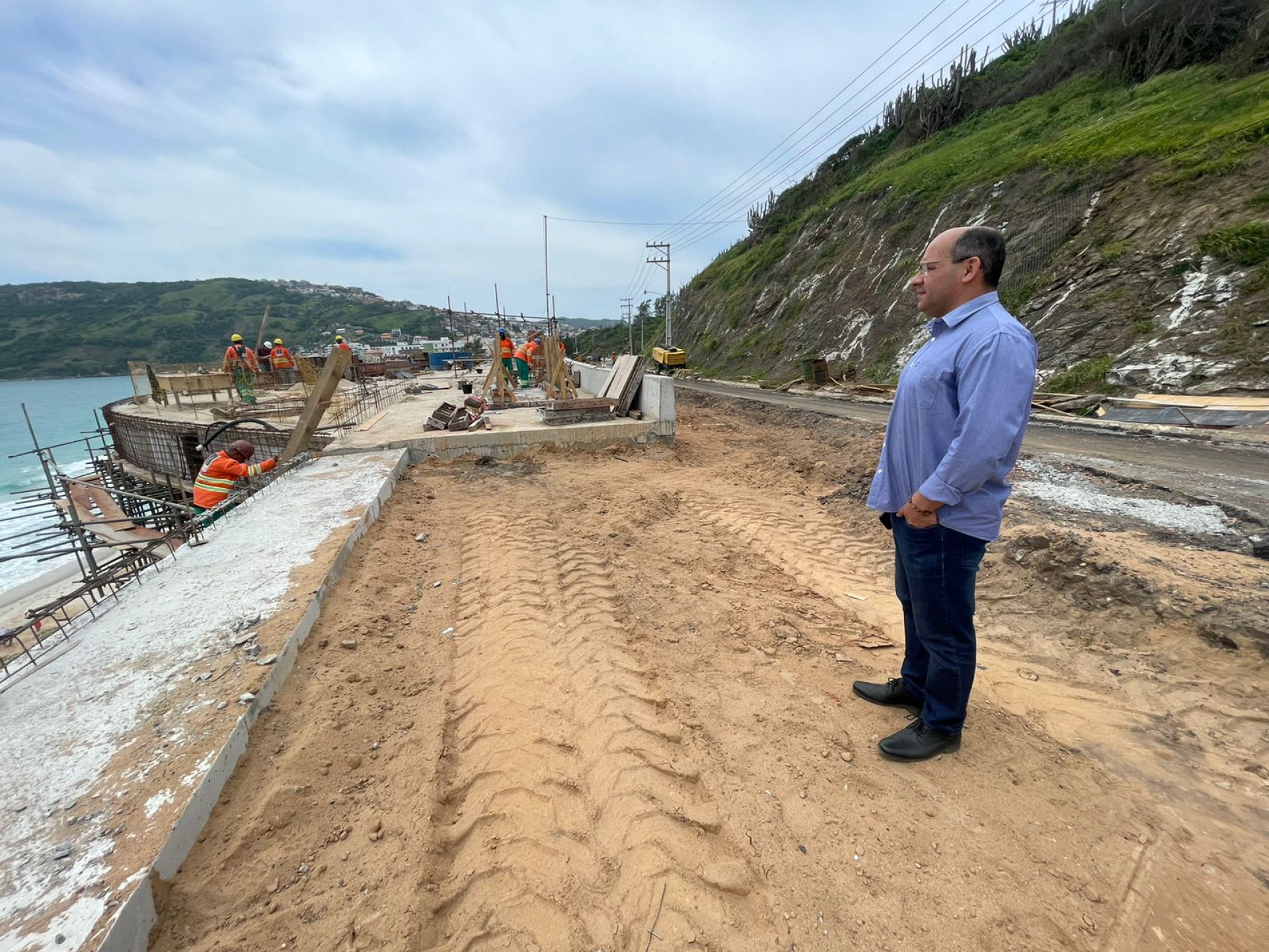 Prefeito Marcelo magno vistoriando as obras do mirante da Prainha. Inaugura&ccedil;&atilde;o ainda sem nova data  - Ronnie Pl&aacute;cido 