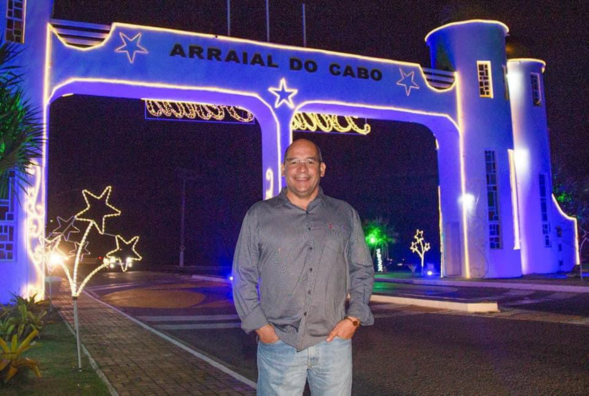 Marcelo no P&oacute;rtico. Decora&ccedil;&atilde;o natalina foi um sucesso, ensaio para festa de anivers&aacute;rio da cidade em maio - Ronnie Pl&aacute;cido 