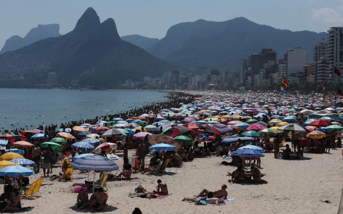 Rio,20/01/2022,ARPOADOR,movimentacao na praia do Arpoador. Na foto, praia lotada.Foto: Cleber Mendes/Agência O Dia