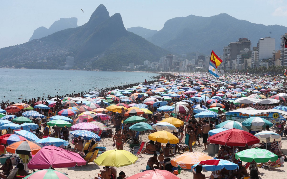Rio,20/01/2022,ARPOADOR,movimentacao na praia do Arpoador. Na foto, praia lotada.Foto: Cleber Mendes/Agência O Dia