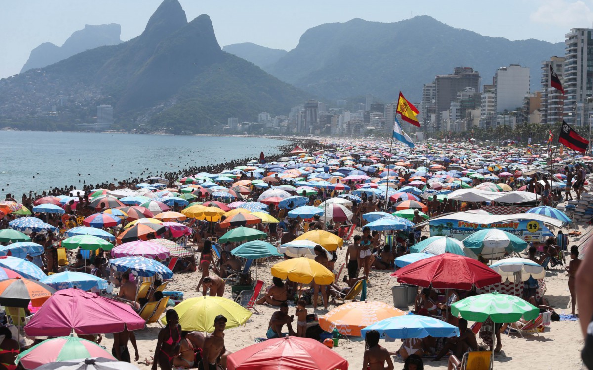 Rio,20/01/2022,ARPOADOR,movimentacao na praia do Arpoador. Na foto,  praia lotada.Foto: Cleber Mendes/Ag&ecirc;ncia O Dia       - Cleber Mendes/Ag&ecirc;ncia O Dia