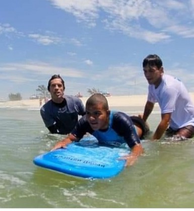 alunos participam de atividades como surf, stand up, caiaques, pranch&otilde;es, Jet Sky, nata&ccedil;&atilde;o, canoa havaiana - Divulga&ccedil;&atilde;o