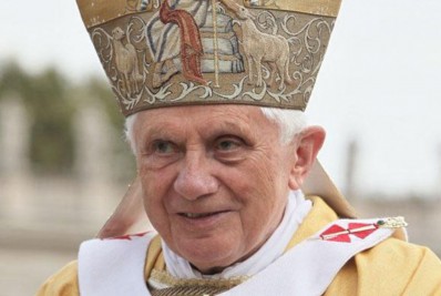 Bento XVI pede perdão a vítimas de abusos, mas nega ter acobertado padres