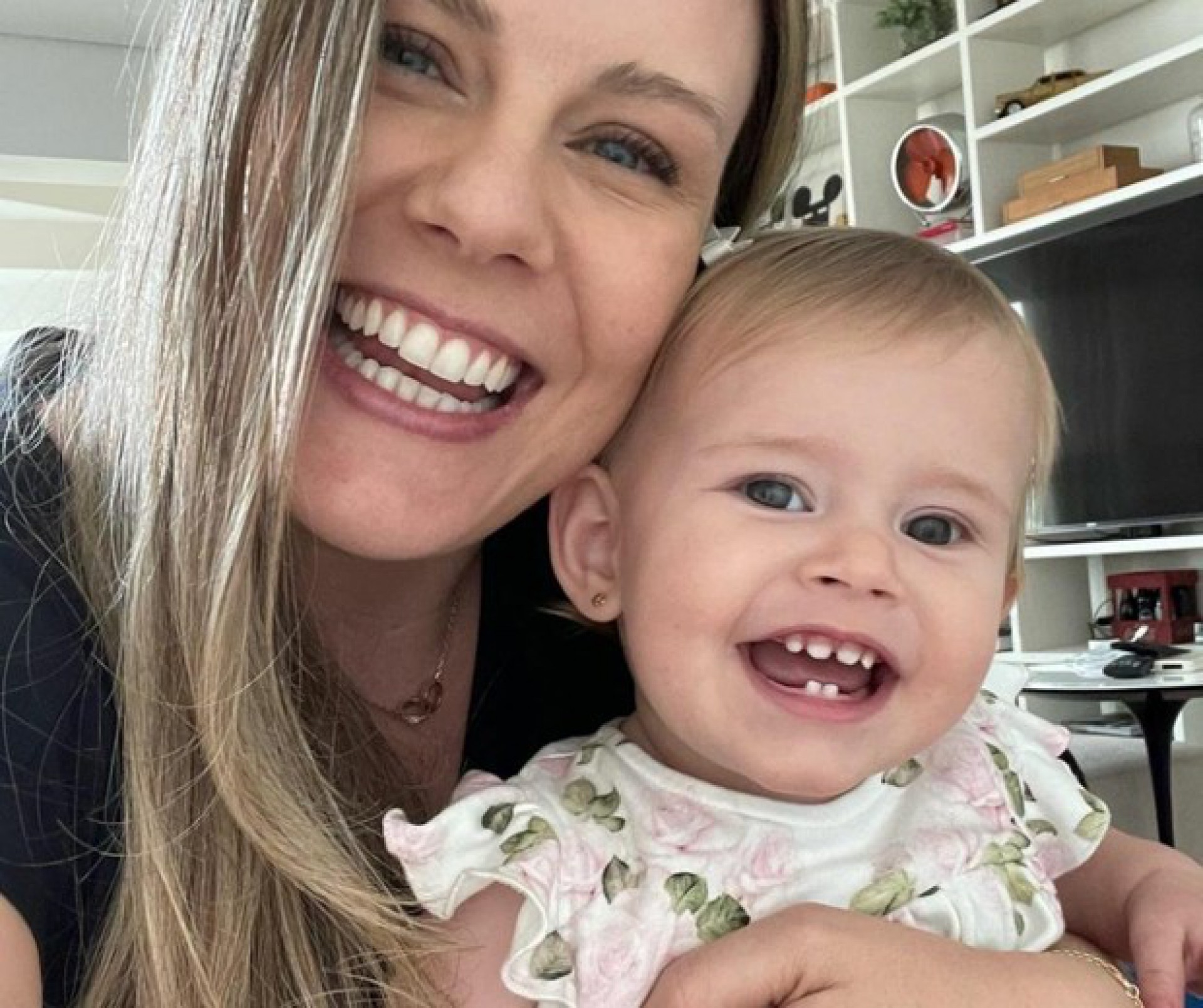 Daiana Garbin com a filha, Lua - Reprodução
