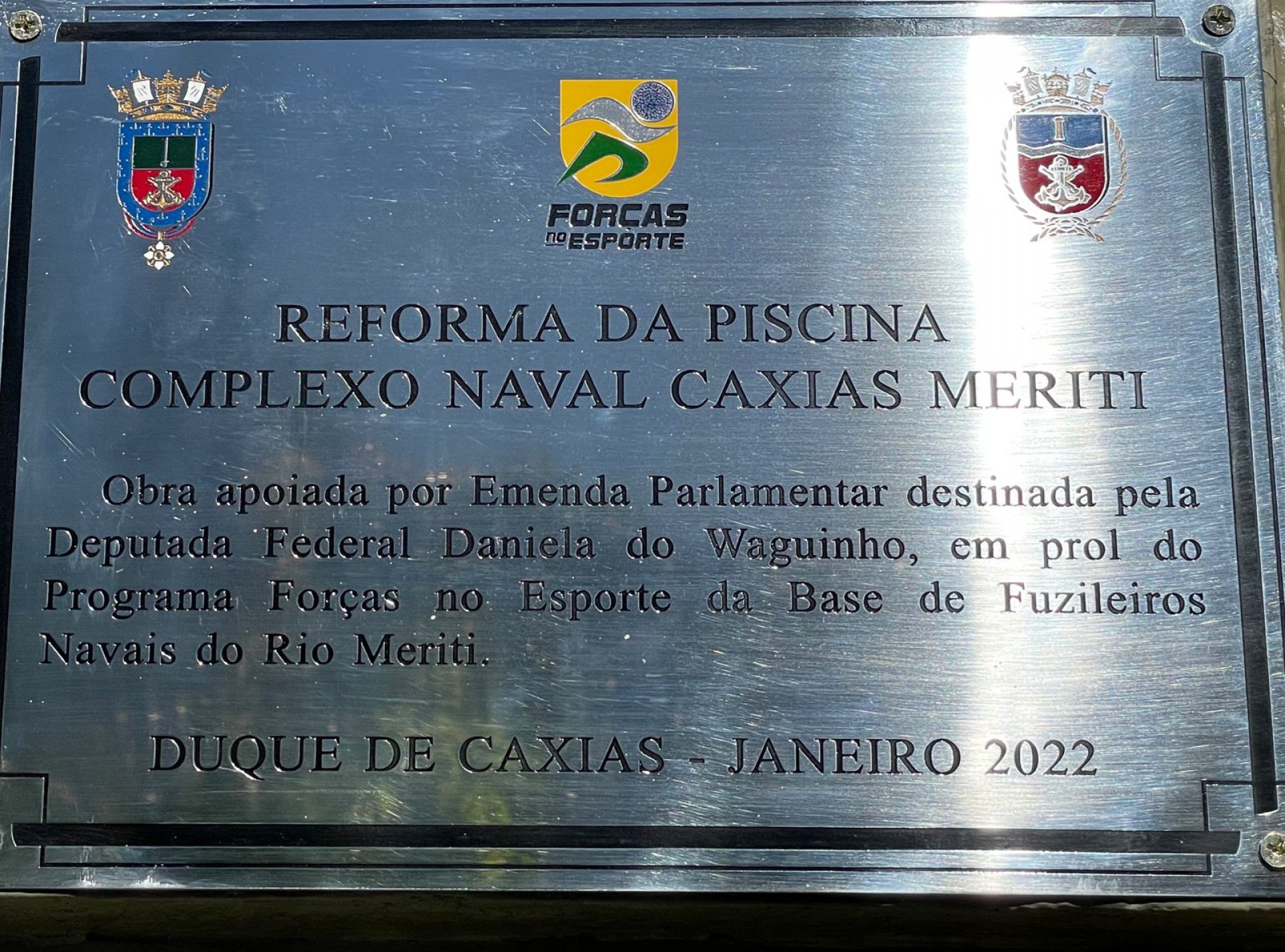 Placa de reinaugura&ccedil;&atilde;o da piscina da Base de Fuzileiros Navais do Rio Meriti - Divulga&ccedil;&atilde;o