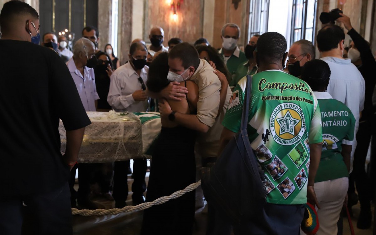 Prefeito Eduardo Paes no velório de Elza Soares, no Theatro Municipal do Rio, na manhã desta sexta-feira - Ag. News
