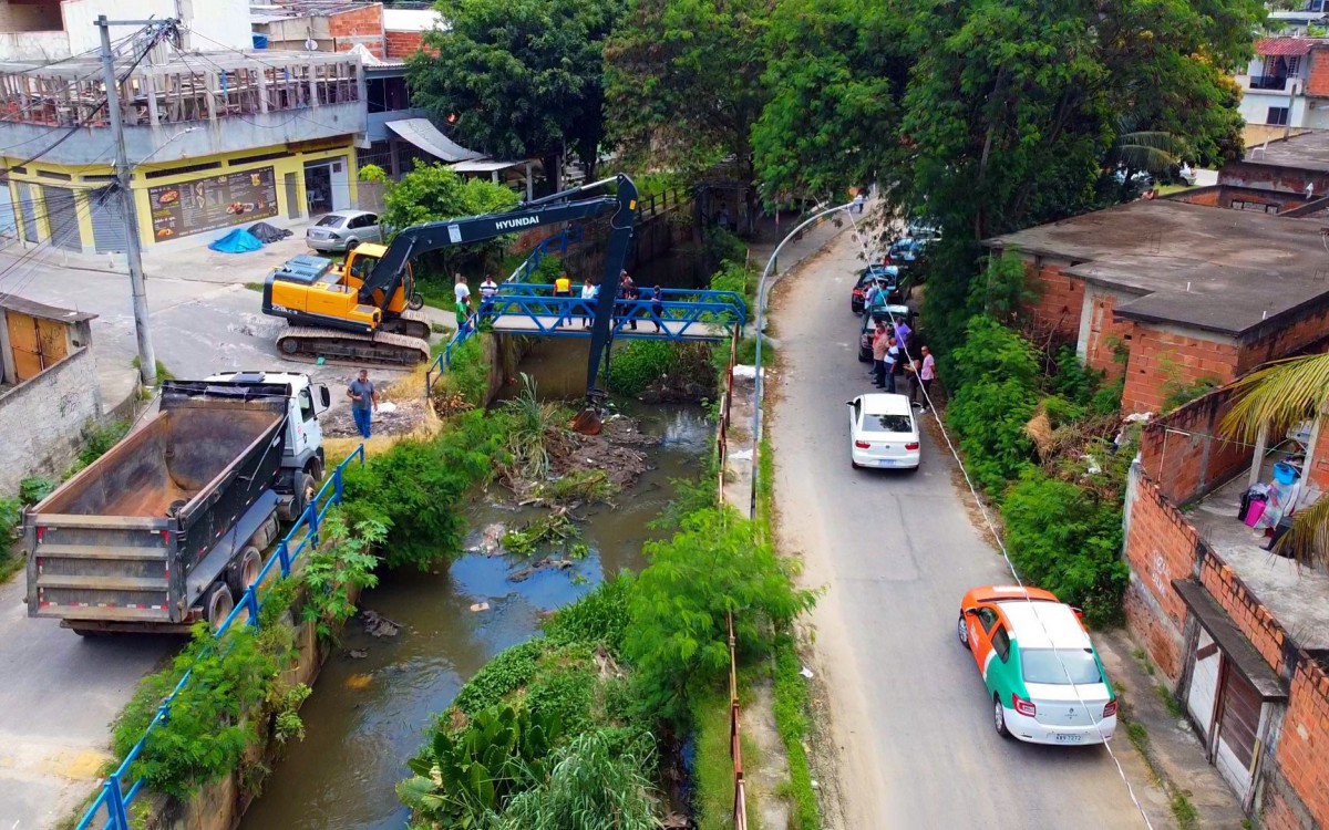 O Programa Limpa Rio iniciou nesta quarta-feira (19/01) a limpeza dos rios que concentram atividades no desassoreamento dos rios Pavuna e Sarapu&iacute;