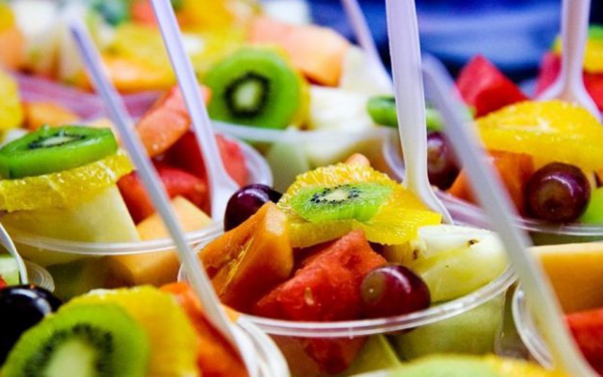 Consumo de salada de frutas na praia n&atilde;o &eacute; recomendada 