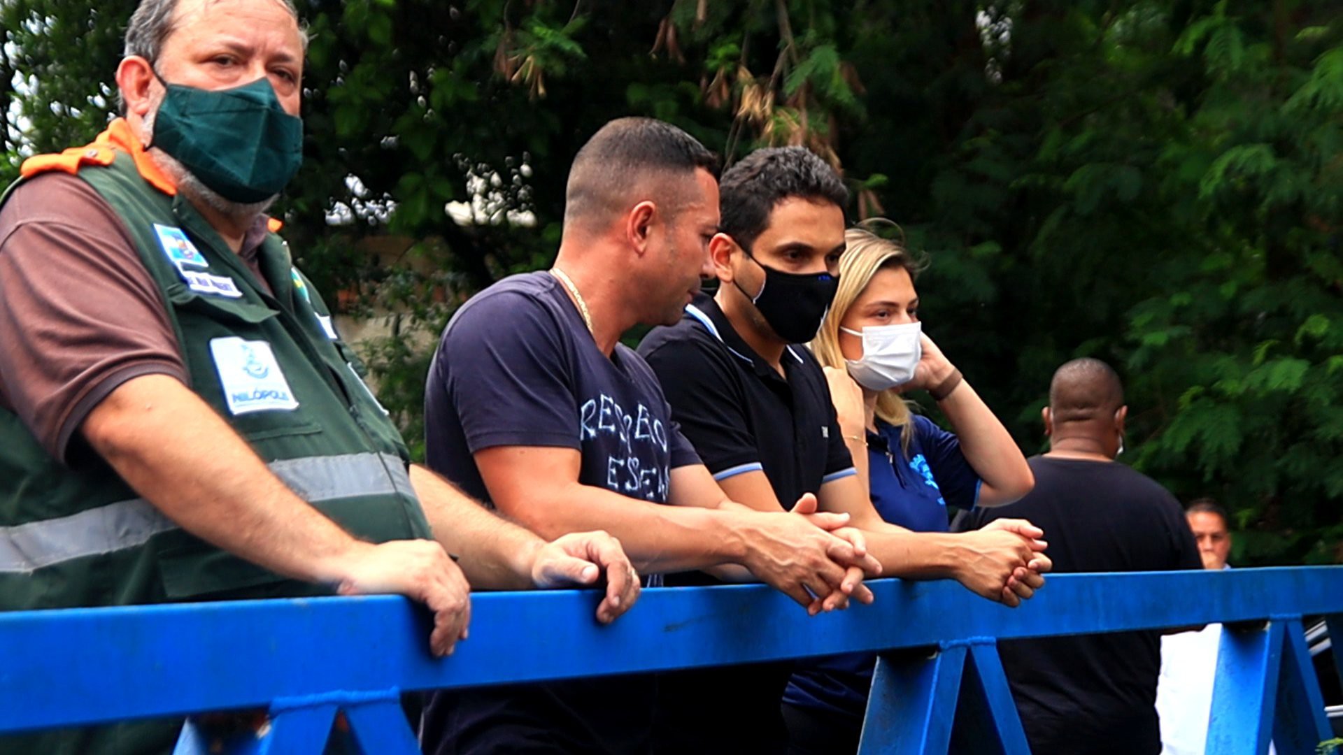 O prefeito Abra&atilde;ozinho acompanhou a limpeza dos rios junto com a vice-prefeita Fl&aacute;via Duarte, o secret&aacute;rio de Meio Ambiente Dean Senra e o presidente da C&acirc;mara, Rafael Nobre - Divulga&ccedil;&atilde;o / PMN