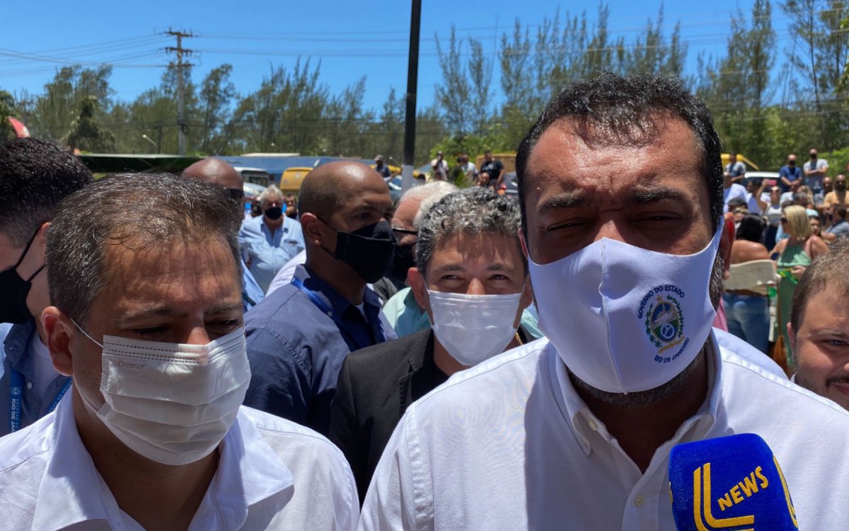 Governador falou rapidamente com jornalistas logo que chegou 