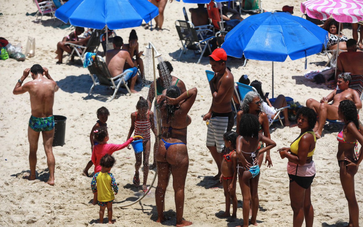 RIO -22/01/2022  - MOVIMENTA&Ccedil;&Atilde;O D PRAIA do  Arpoador NA ZONA Sul do Rio de Janeiro neste s&aacute;bado(22). FOTO : Luciola Villela/Agencia O Dia