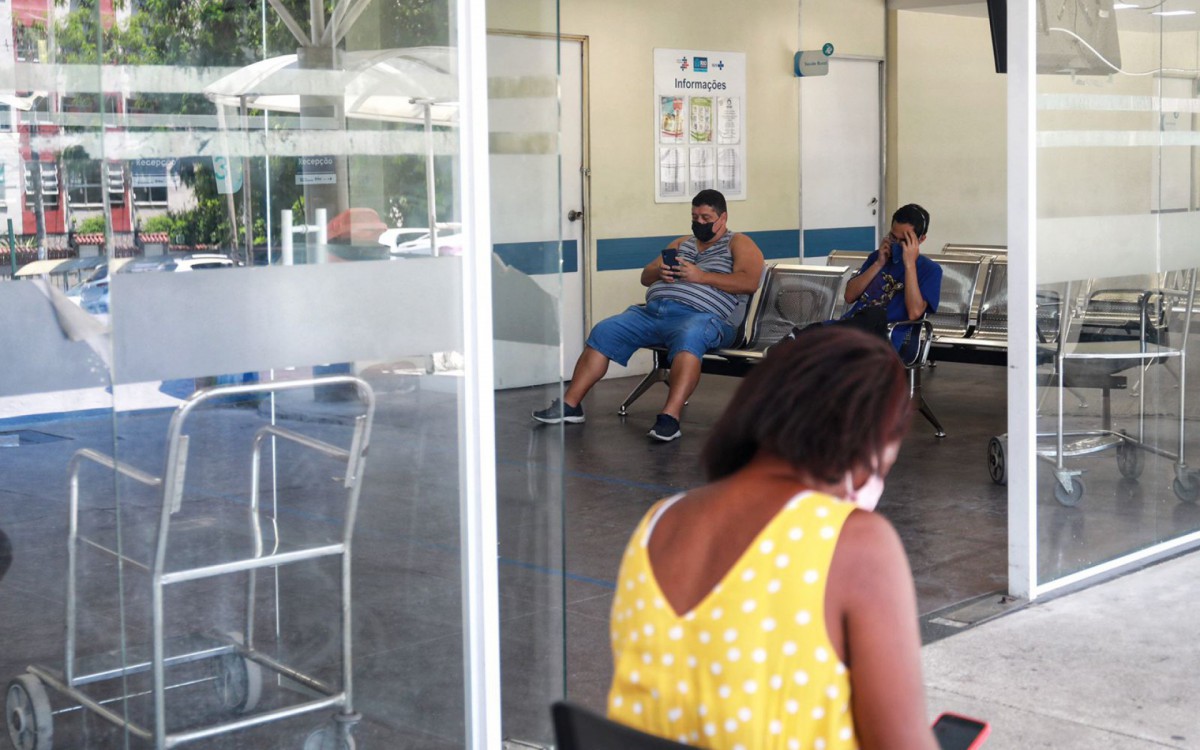 Em uma unidade de testagem em Bonsucesso, na Zona Norte do Rio, cariocas foram ao longo deste domingo para fazer exame de ant&iacute;geno da covid-19