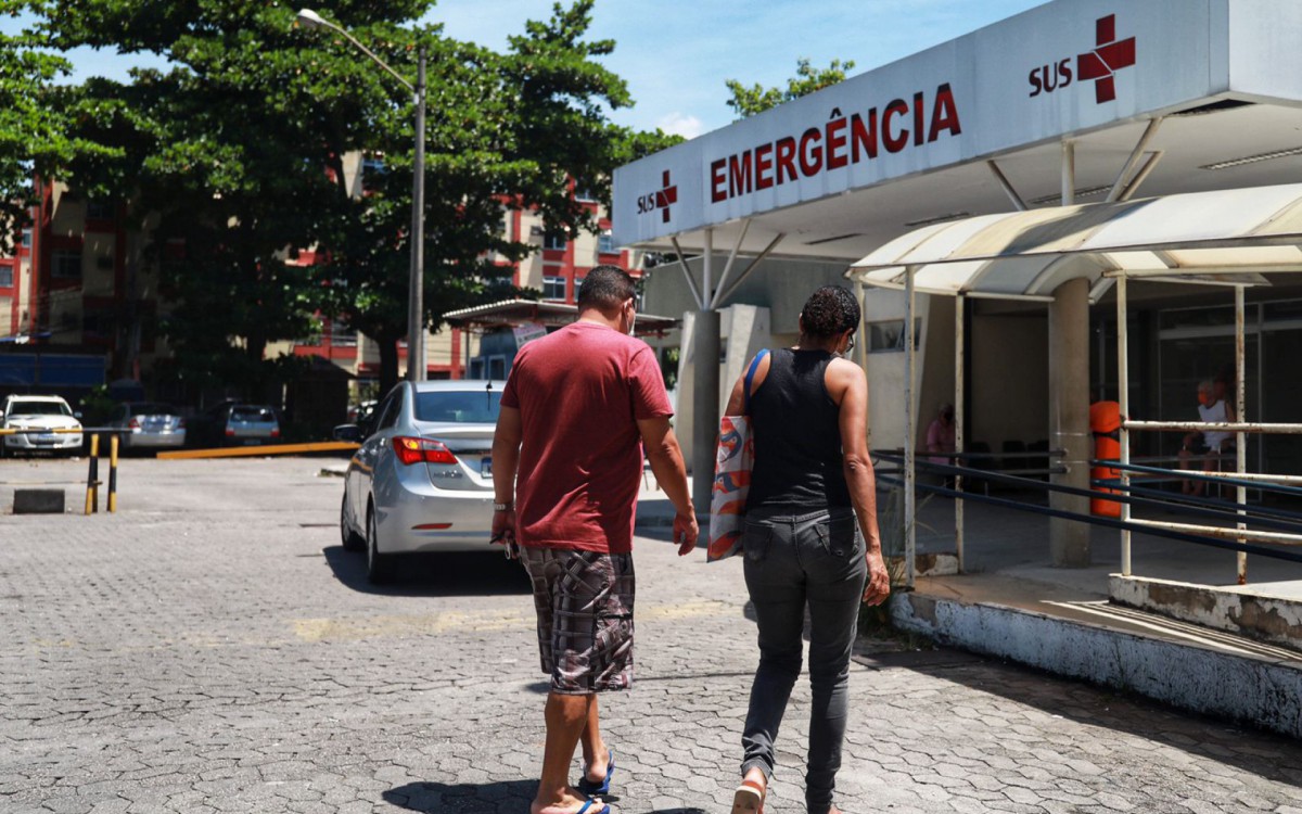 Em uma unidade de testagem em Bonsucesso, na Zona Norte do Rio, cariocas foram ao longo deste domingo para fazer exame de antígeno da covid-19