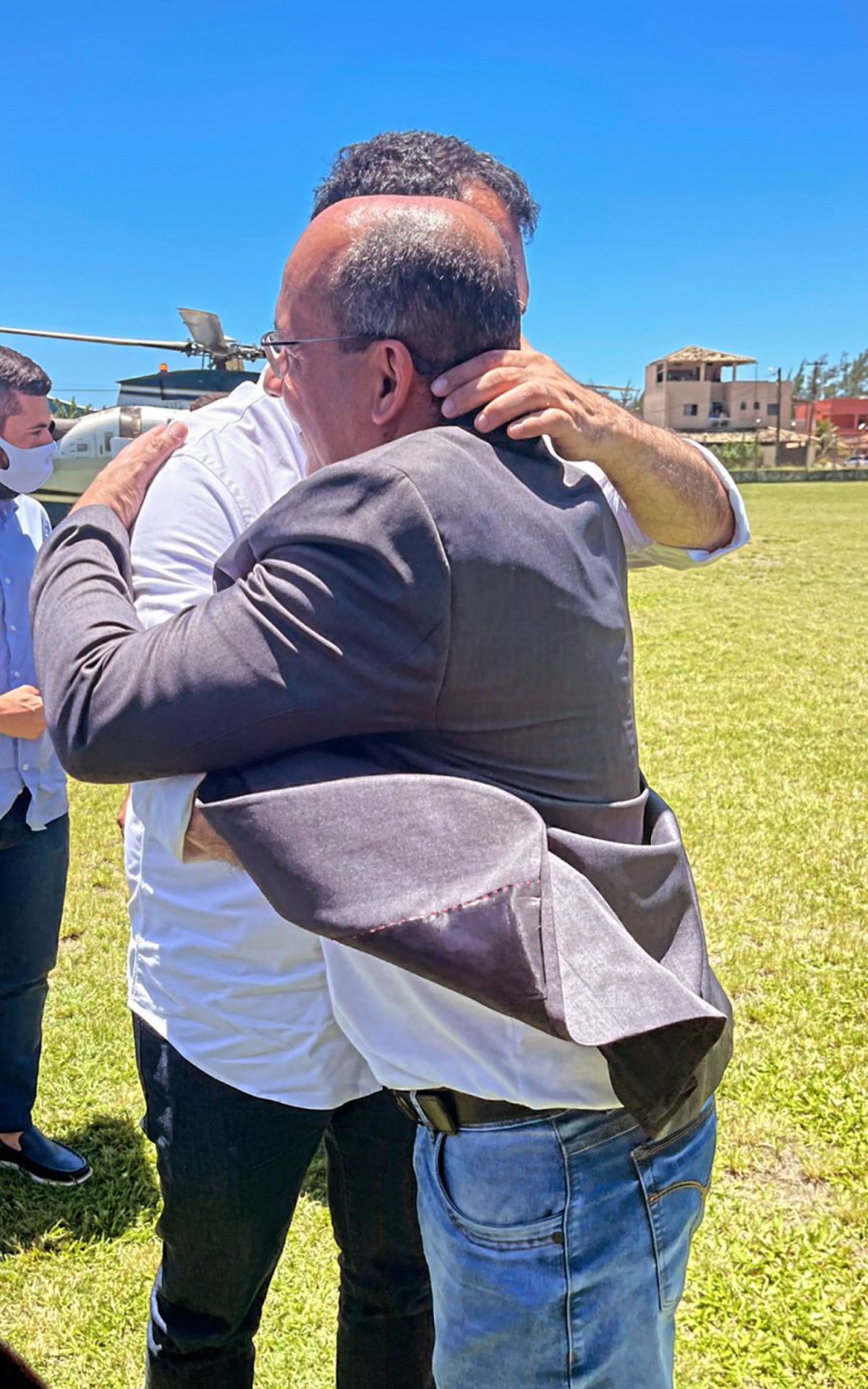 O abra&ccedil;o fraterno que despertou ciumeira 