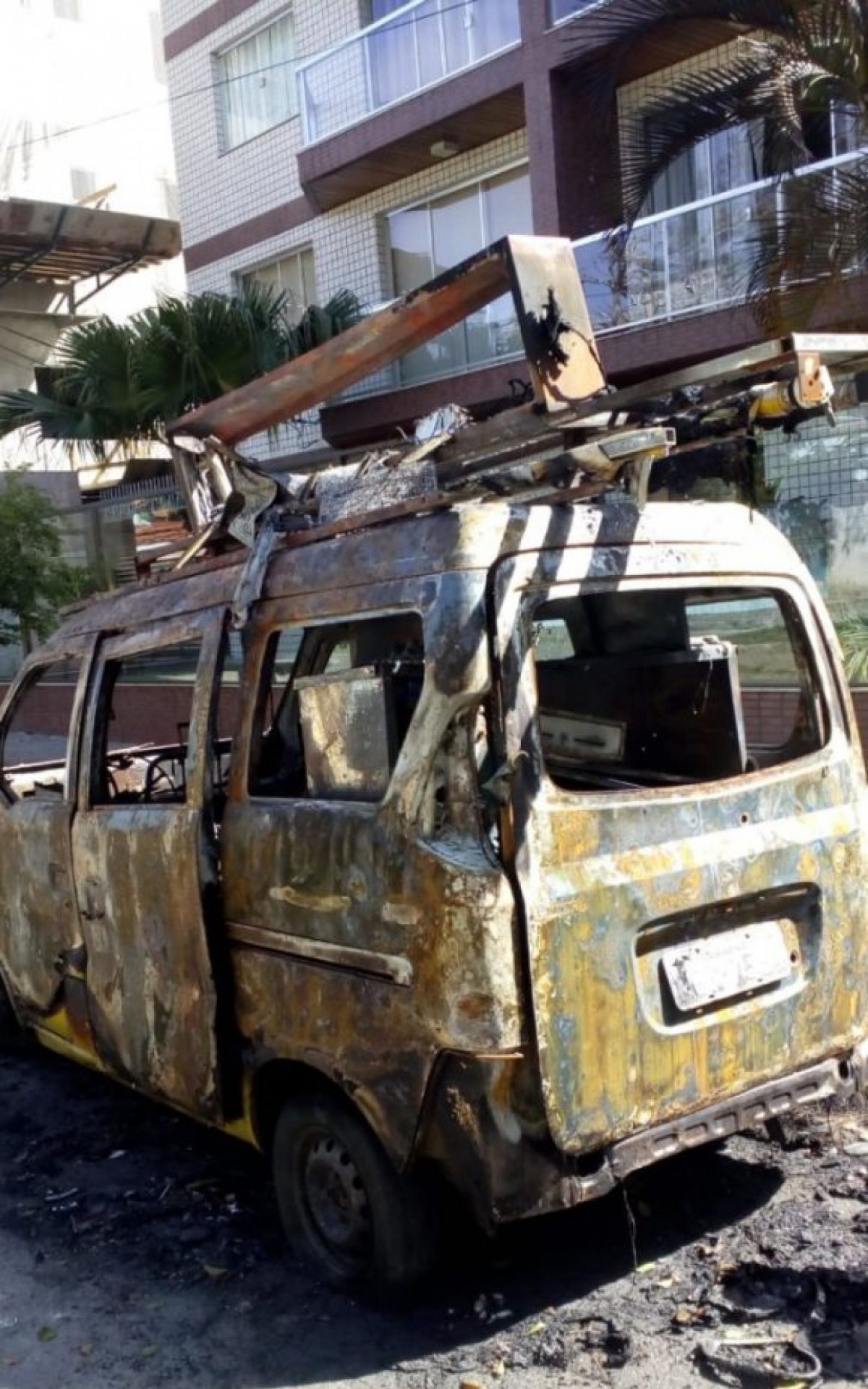 O ve&iacute;culo estava estacionado no momento em que o crime aconteceu.