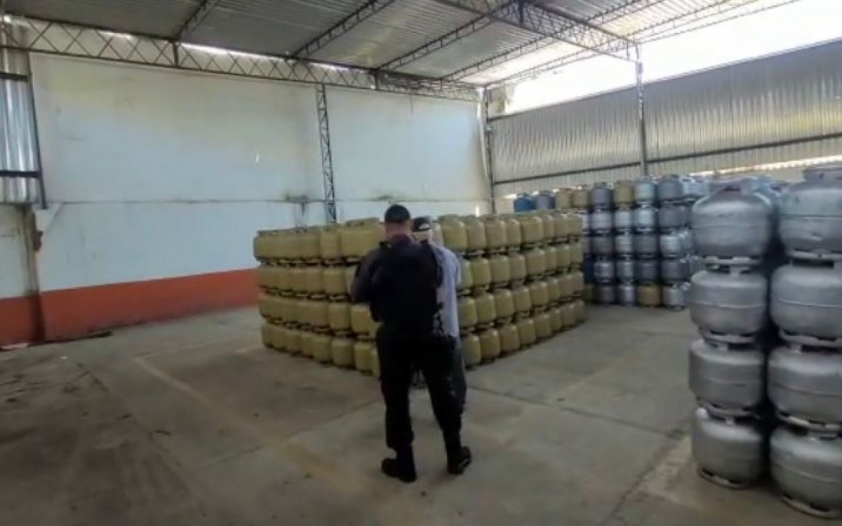 Cerca de 50 botij&Atilde;&micro;es foram apreendidos